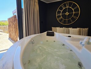 1 bedroom, Tempur-Pedic beds, minibar, in-room safe