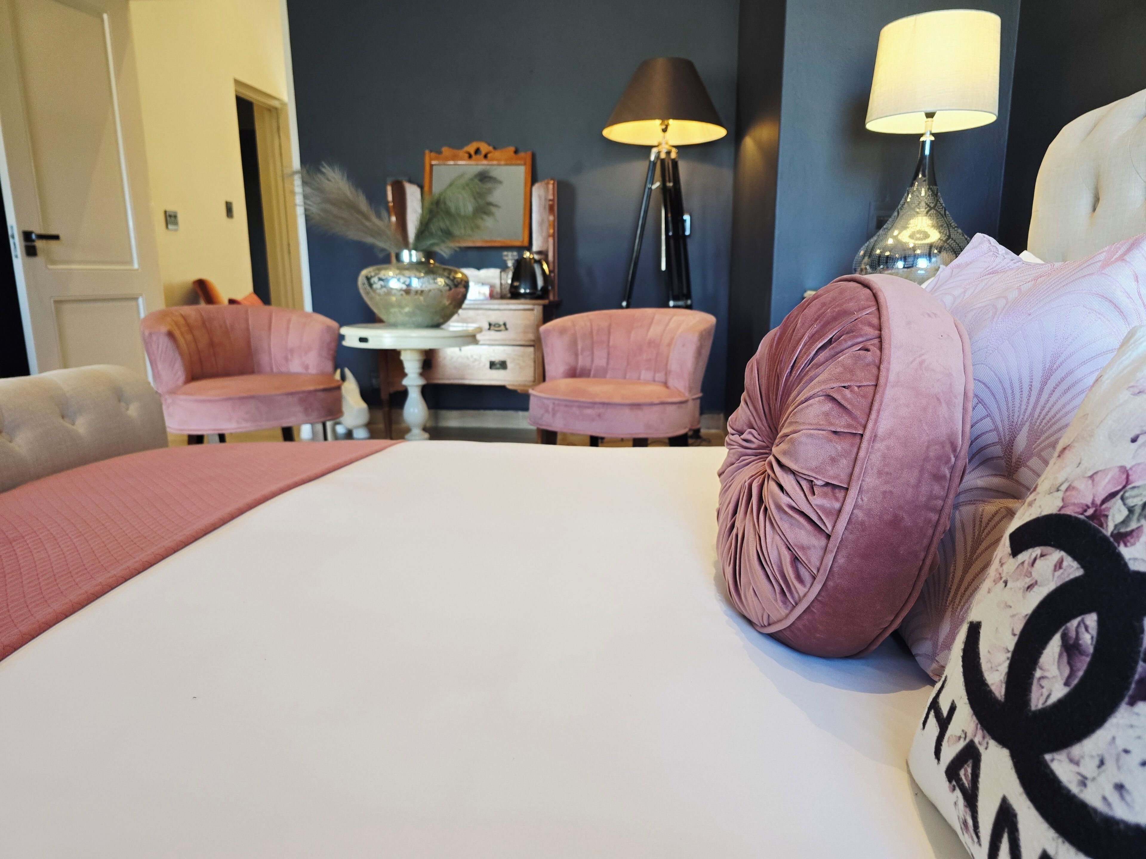 Matelas Tempur-Pedic, minibar, coffres-forts dans les chambres