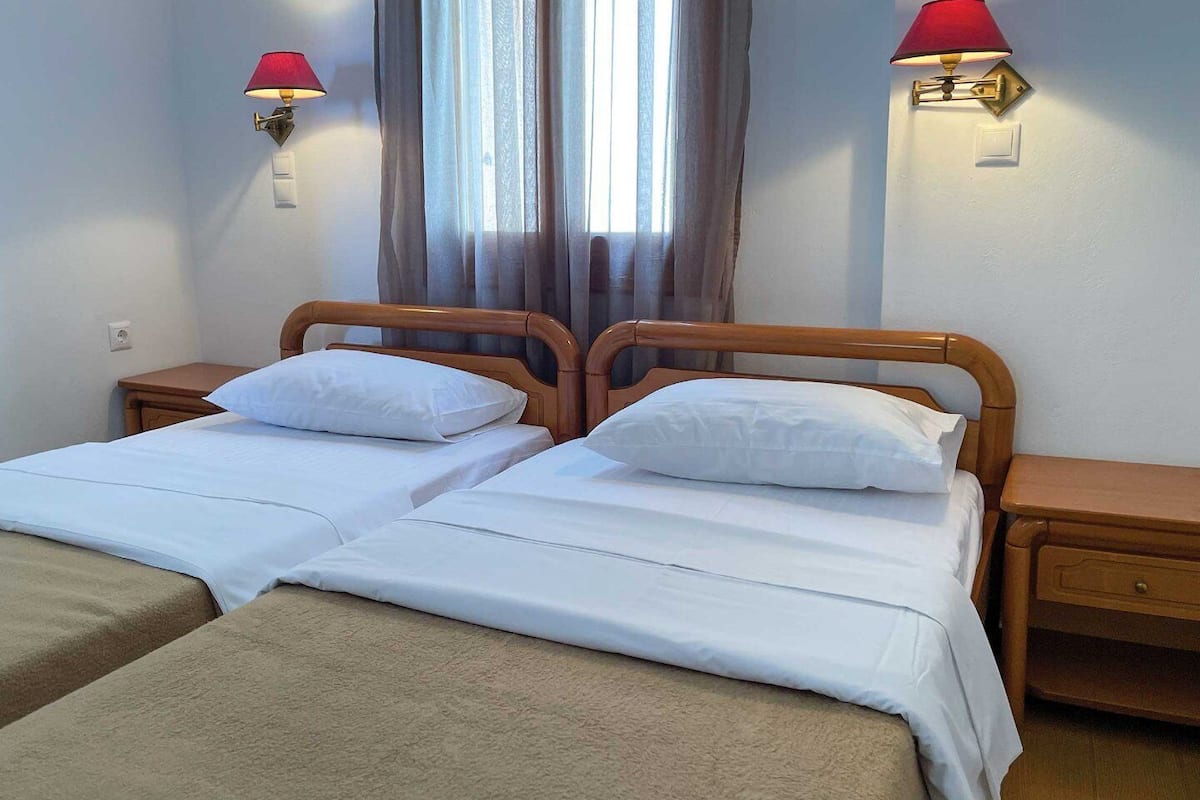 WiFi (free), bed sheets