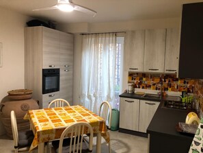 Refrigerador, horno, parrilla de estufa y lavavajillas 