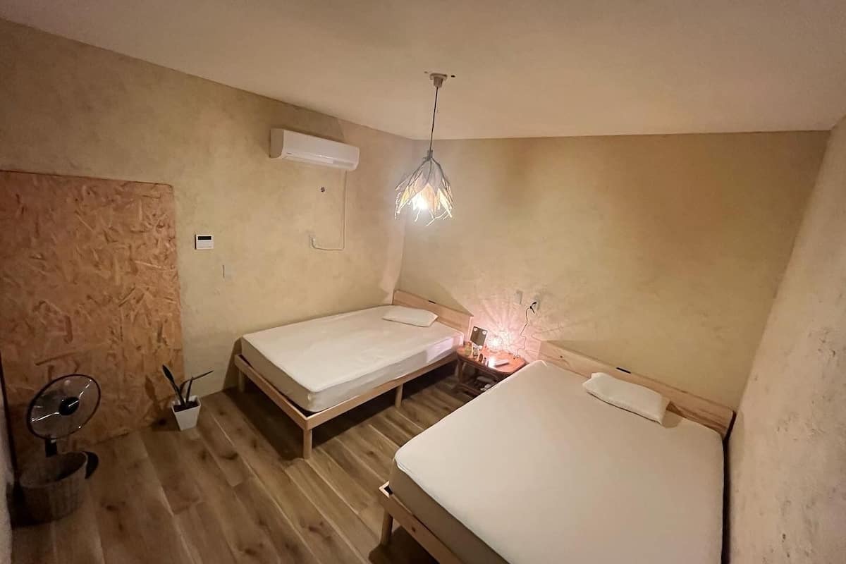 Basic Twin Room | In-room safe, blackout curtains, bed sheets