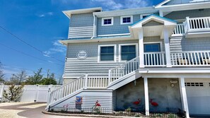 Exterior - TOTALLY RENOVATED 6 BEDROOM HOME NEXTDOOR TO PICKLEBALL COURTS!!!! (Beach Haven Gardens)