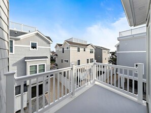 Property grounds - TOTALLY RENOVATED 6 BEDROOM HOME NEXTDOOR TO PICKLEBALL COURTS!!!! (Beach Haven Gardens)