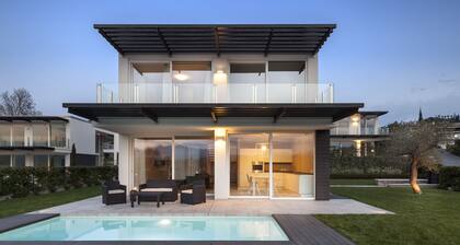Lake Sunbeam Villa by Wonderful Italy