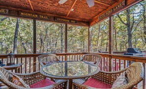 Outdoor dining - Pet-Friendly | Fireplace | River | EV Charger (Great Cacapon)