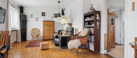 Fernseher, DVD-Player, Stereoanlage