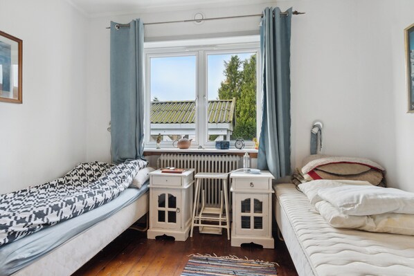 1 bedroom, iron/ironing board, free WiFi