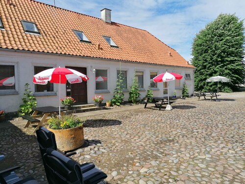 Holiday apartment with sea view near the beach