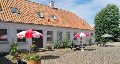 Holiday apartment with sea view near the beach