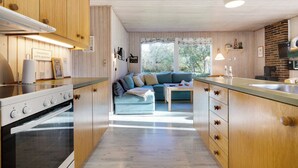 Coffee/tea maker, fridge, oven, stovetop - Scenic summer house on Langeland (Humble)