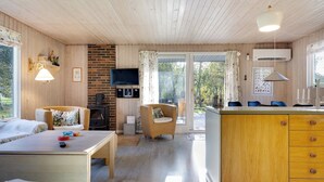 TV, fireplace - Scenic summer house on Langeland (Humble)