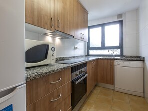 Réfrigérateur, micro-ondes, four, lave-vaisselle