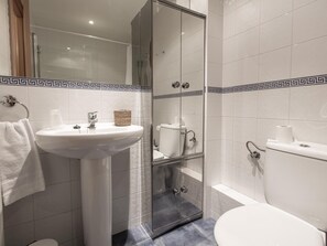 Hårføner og håndklær