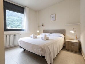 3 bedrooms, WiFi, bed sheets