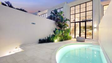 Kolam renang outdoor