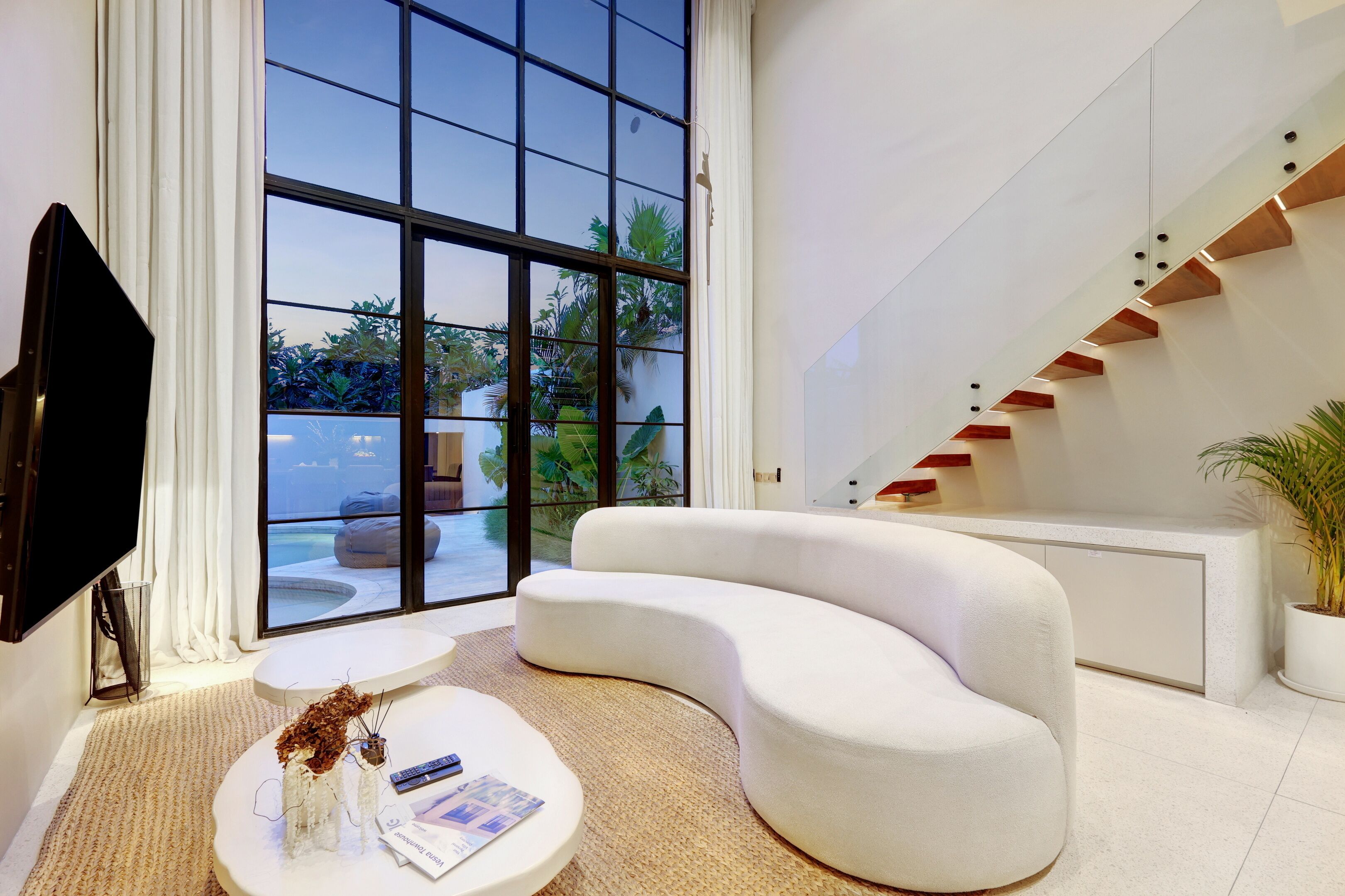 Executive Townhome, 2 Bedrooms | Living area