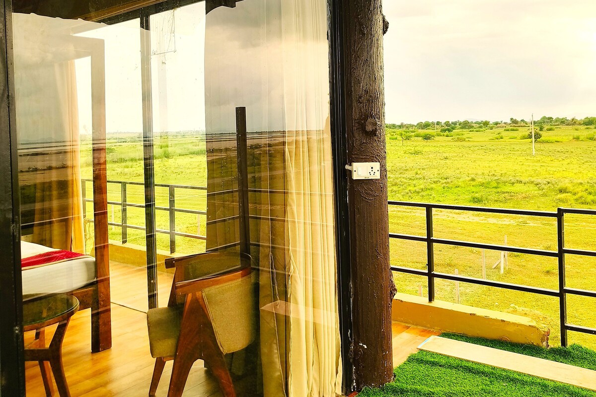 Luxury Tree House, Balcony, Lake View | Down comforters