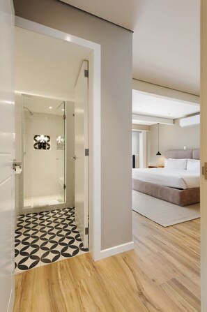 1 bedroom, desk, iron/ironing board, WiFi