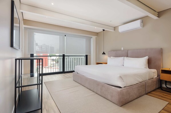 1 bedroom, desk, iron/ironing board, WiFi - w* | Bright 2BR Duplex with Balcony in Condesa (Ciudad de México)