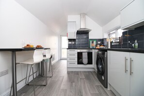 Interior entrance - Cardiff Private Double Rooms with Shared Bathroom Wi-Fi and Free On-Street Parking (Cardiff)