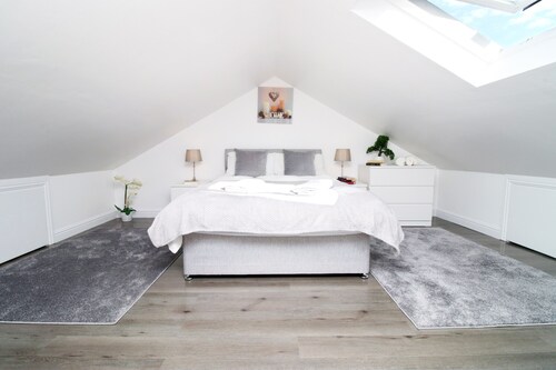 Cardiff Private Double Rooms with Shared Bathroom Wi-Fi and Free On-Street Parking