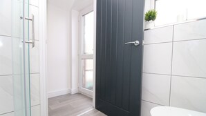 Unclassified image, 4 of 18, button - Cardiff Private Double Rooms with Shared Bathroom Wi-Fi and Free On-Street Parking (Cardiff)