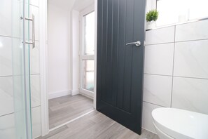 Towels - Cardiff Private Double Rooms with Shared Bathroom Wi-Fi and Free On-Street Parking (Cardiff)