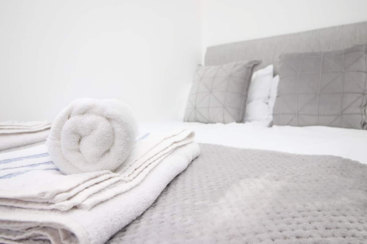 Cardiff Private Double Room + Shared Bathroom + Wi-Fi + On-Street Parking (2) | 1 bedroom, individually furnished, iron/ironing board, free WiFi