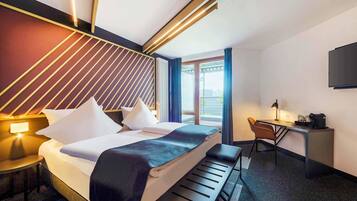 Desk, soundproofing, free WiFi