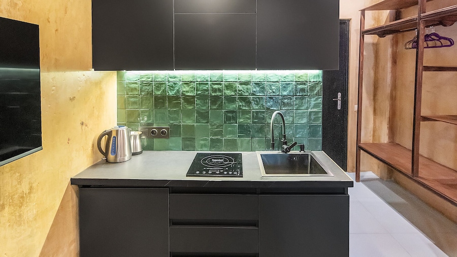 H&B apartments Lado Asatiani