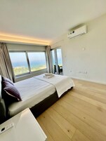 Suite de lujo, 3 habitaciones, vistas al mar, junto a la piscina | Wifi gratis y ropa de cama