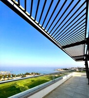 Suite de lujo, 3 habitaciones, vistas al mar, junto a la piscina | Terraza o patio