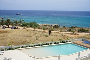Outdoor pool, pool umbrellas, sun loungers