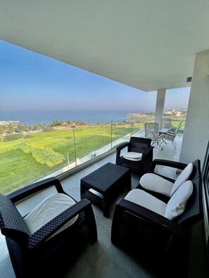 Luksussuite, 3 soverom, sjøutsikt, ved basseng | Terrasse/patio