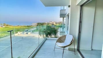 Luxury Suite, 1 Bedroom, Sea View, Poolside | Terrace/patio