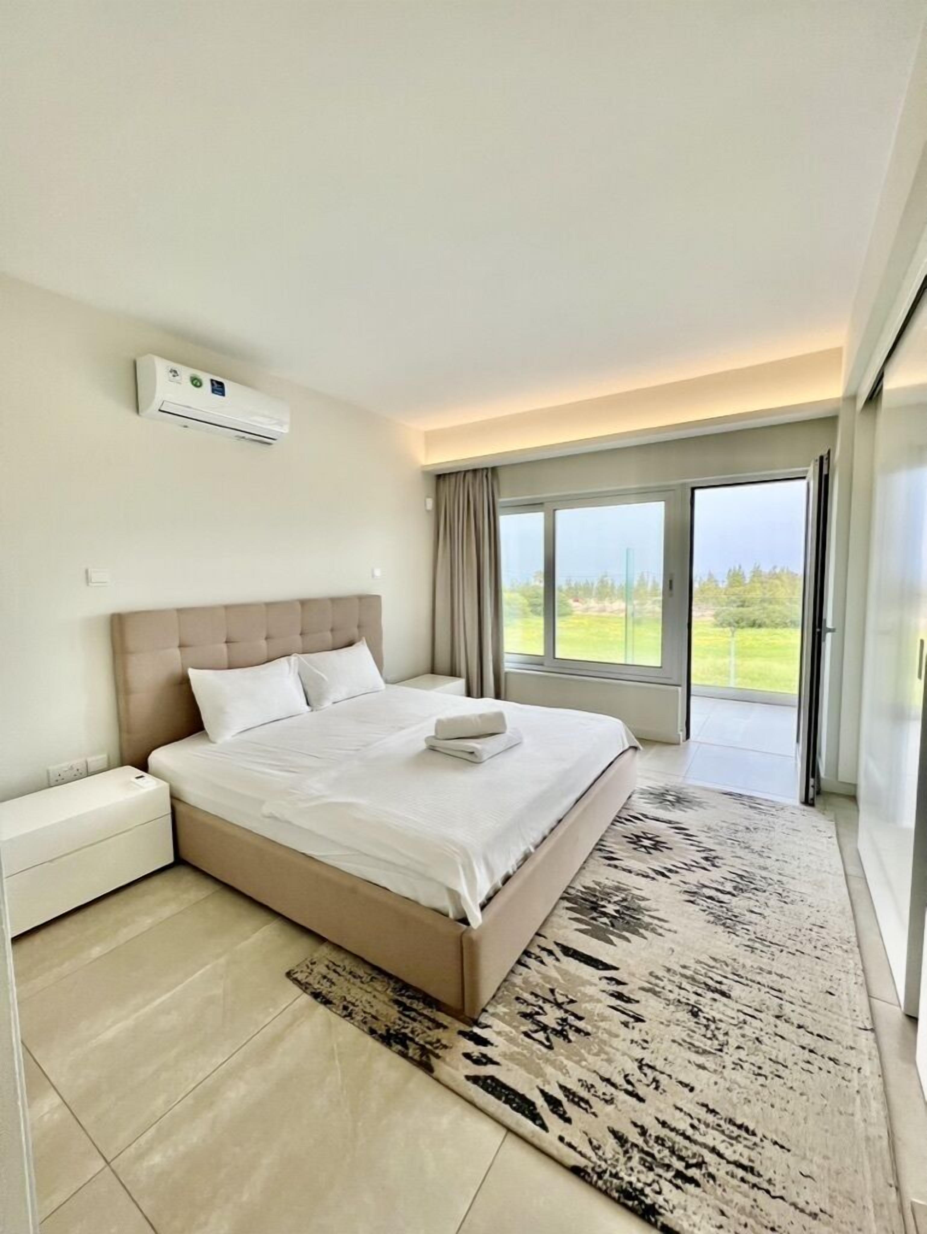 Phòng Suite Cao cấp, 1 phòng ngủ, quang cảnh biển, cạnh hồ bơi | Phòng tắm | Khăn tắm 