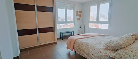 2 habitaciones, tabla de planchar con plancha y wifi gratis