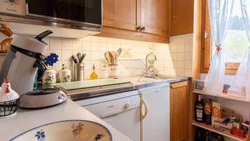 Refrigerador, microondas, horno y lavavajillas