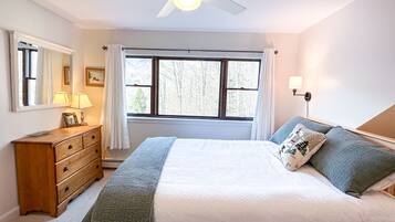 5 bedrooms, desk, iron/ironing board, free WiFi