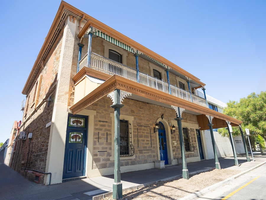 Mặt tiền nơi lưu trú