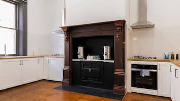 Fridge, microwave, dishwasher, toaster