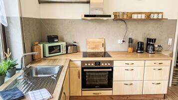 Kühlschrank, Mikrowelle, Ofen, Geschirrspüler