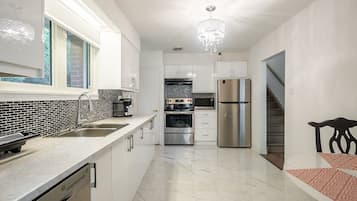 Deluxe Villa, 4 Bedrooms, Fireplace | Private kitchen | Full-sized fridge, microwave, oven, stovetop