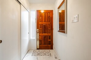 Interior - GLOBALSTAY Cozy 4 Bedroom House (Aurora)