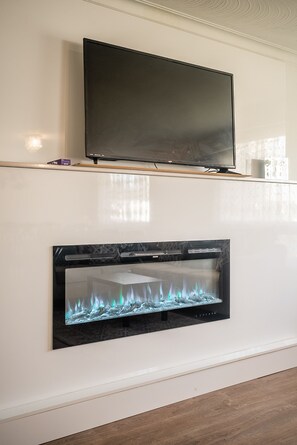Deluxe Villa, 4 Bedrooms, Fireplace | Living area - GLOBALSTAY Cozy 4 Bedroom House (Aurora)