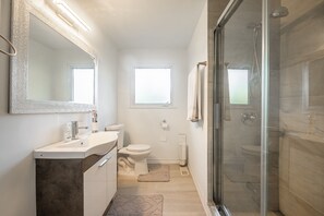 Deluxe-Villa, 4 Schlafzimmer, Kamin | Badezimmer | Kostenlose Toilettenartikel, Haartrockner, Handtücher