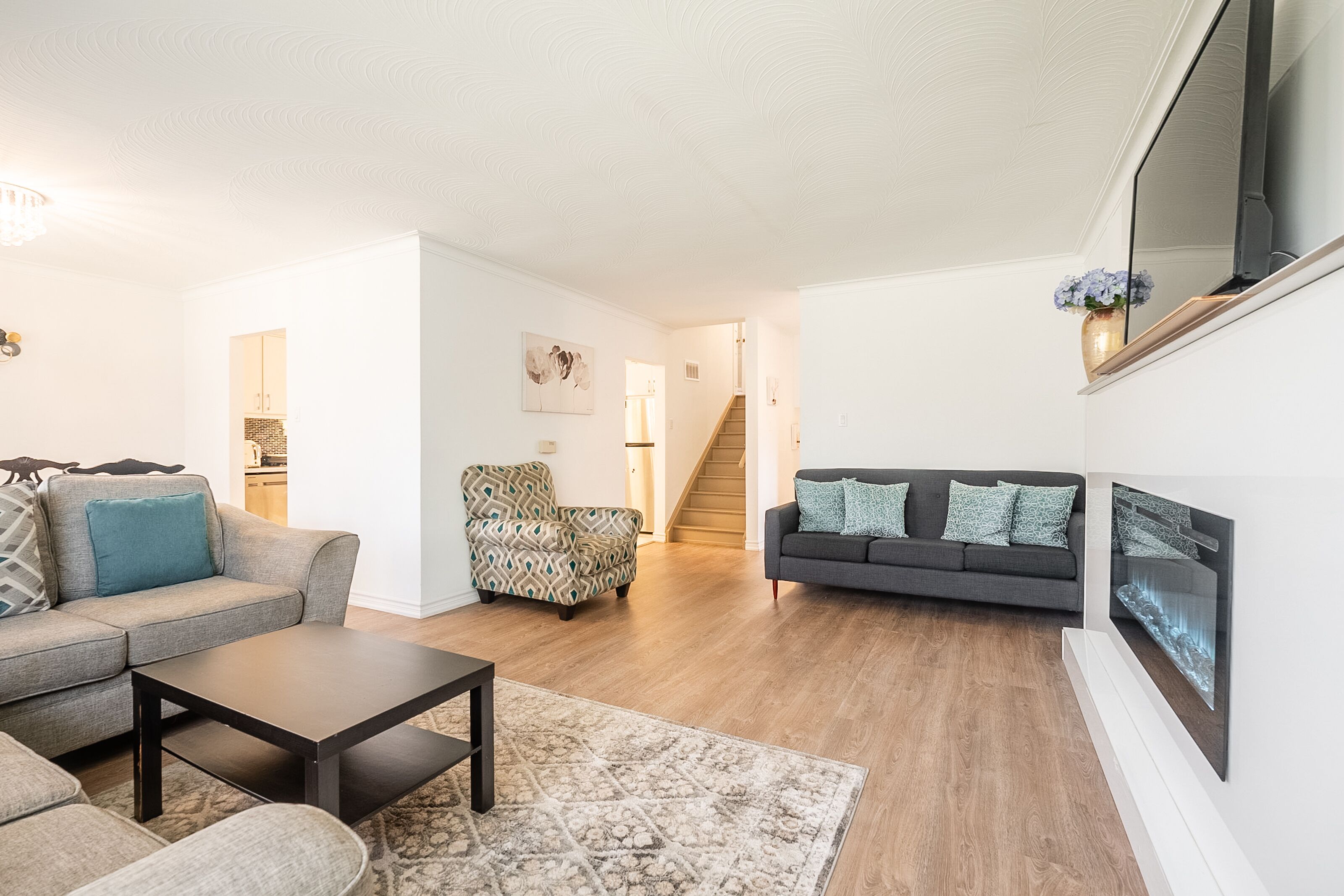 Deluxe Villa, 4 Bedrooms, Fireplace | Living area | 52-inch flat-screen TV with satellite channels, fireplace, Netflix