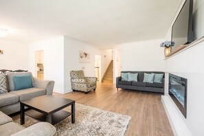 Deluxe Villa, 4 Bedrooms, Fireplace | Living area | 52-inch flat-screen TV with satellite channels, fireplace, Netflix - GLOBALSTAY Cozy 4 Bedroom House (Aurora)