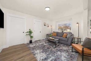 Televisión y oficina 