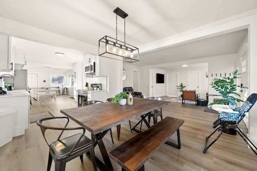 Newly Renovated Comfy Retreat